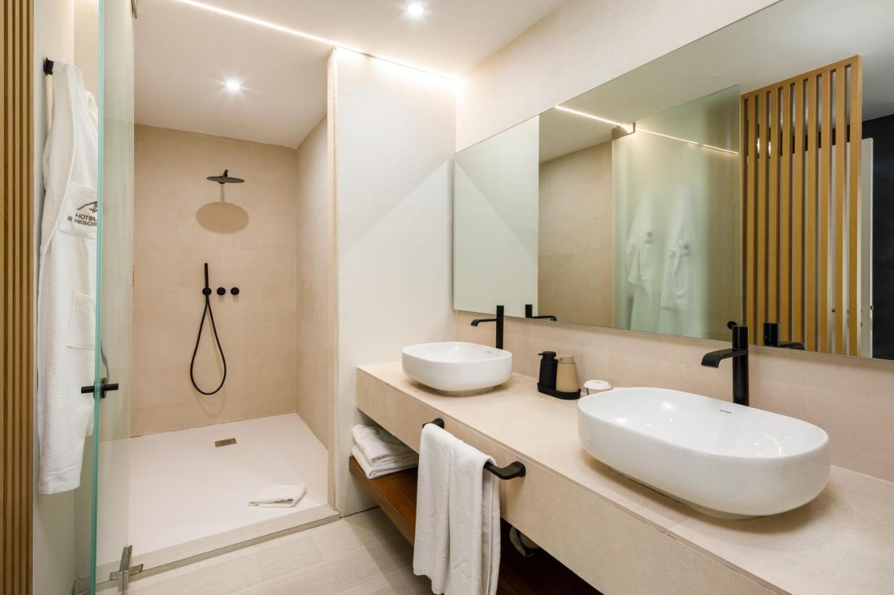 2 Bedroom Deluxe Suite,1421407116:JPEG
