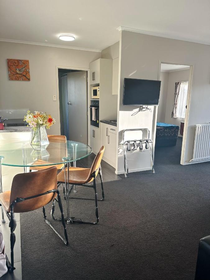Deluxe One-Bedroom Apartment