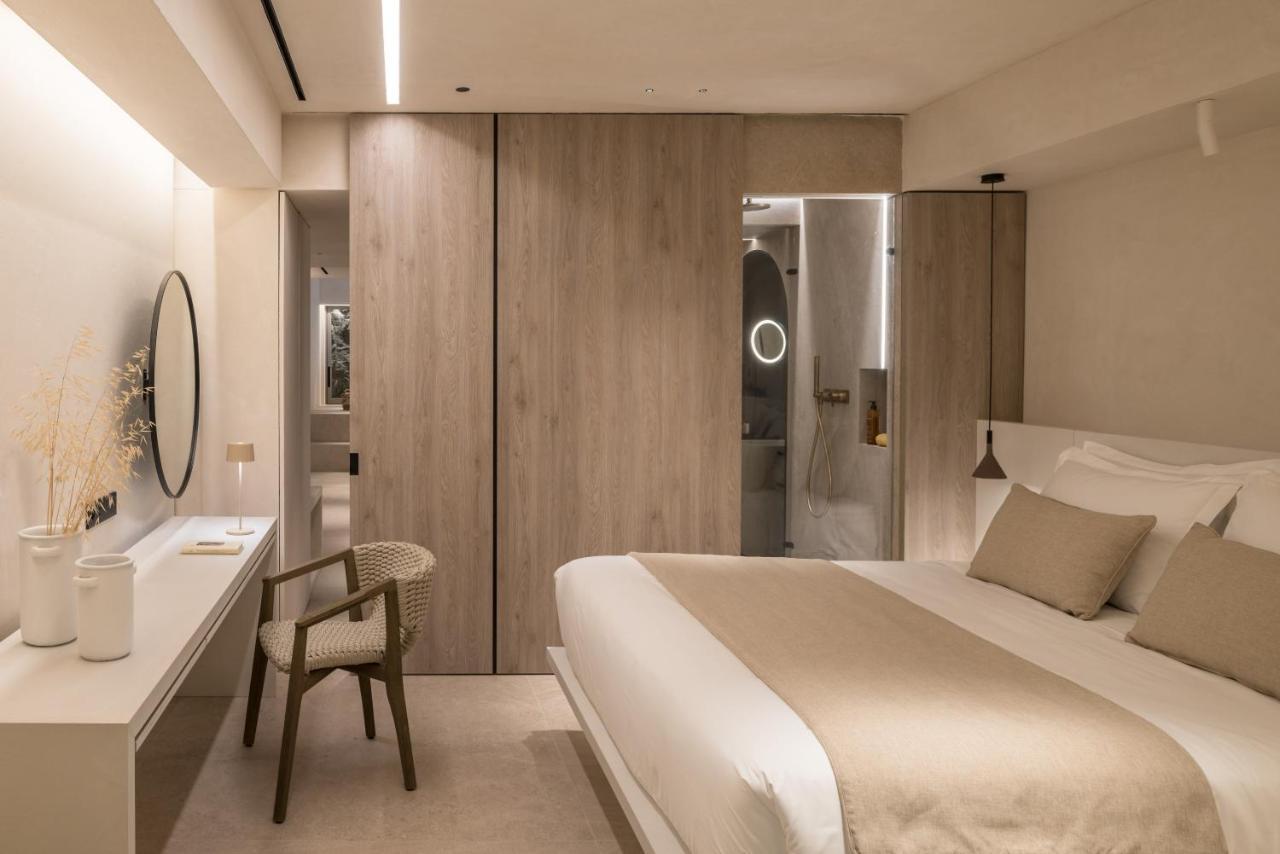 Signature Room with Outdoor Hot Tub & Panoramic Sea View