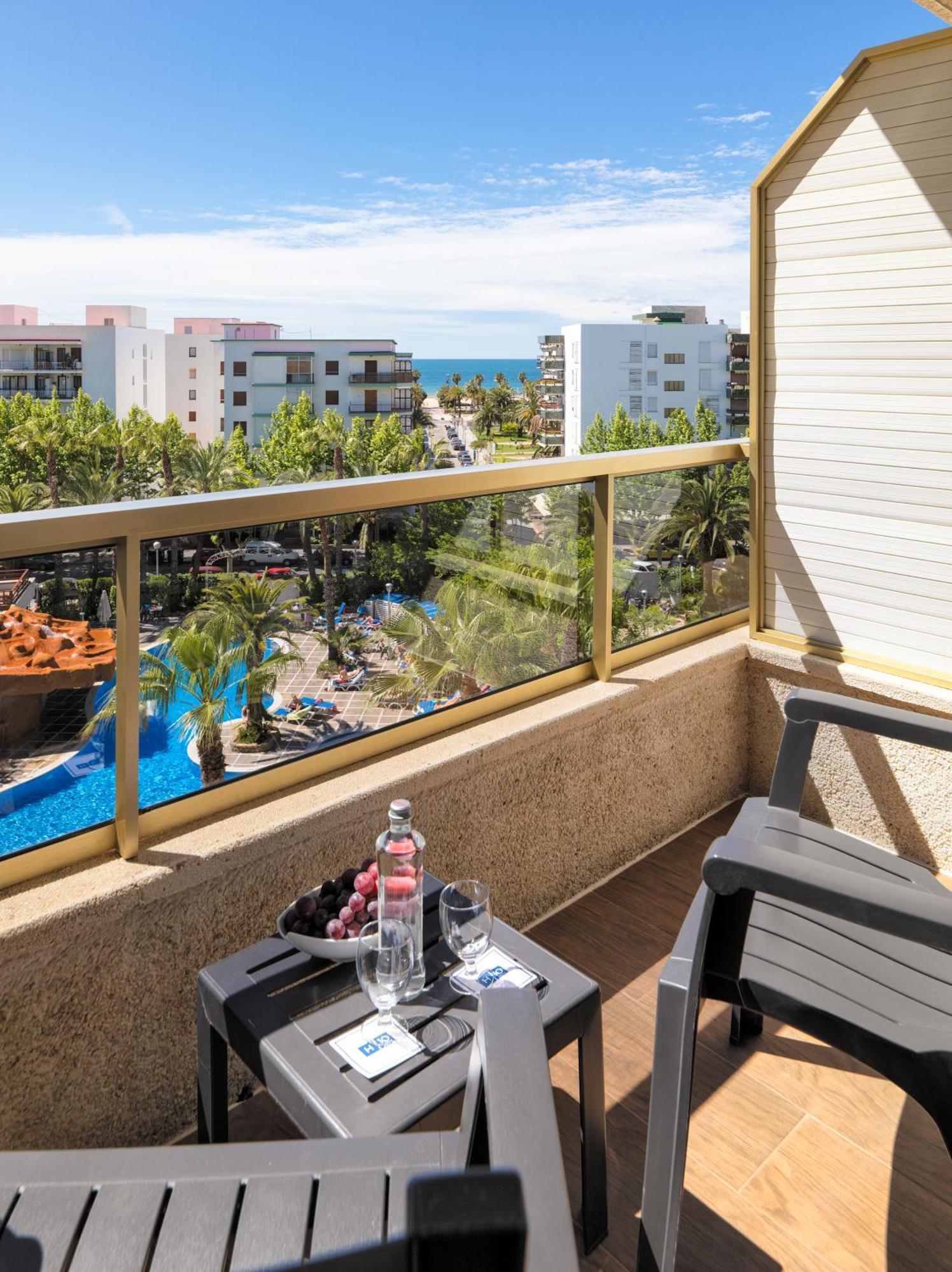 Twin Room Pool View