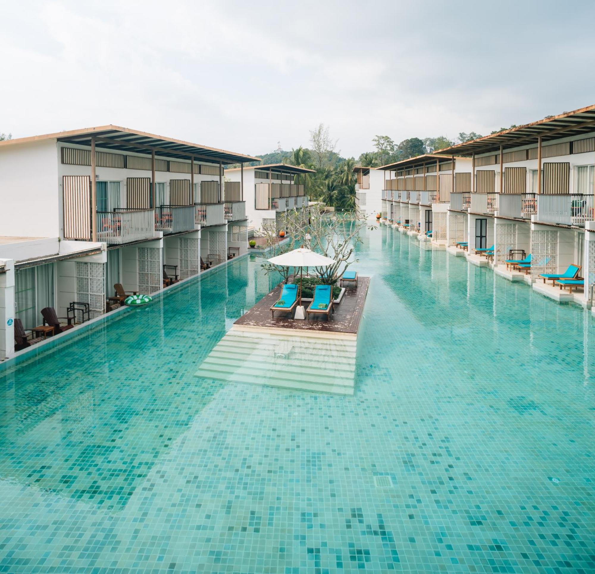 Deluxe Double or Twin Room with Pool View