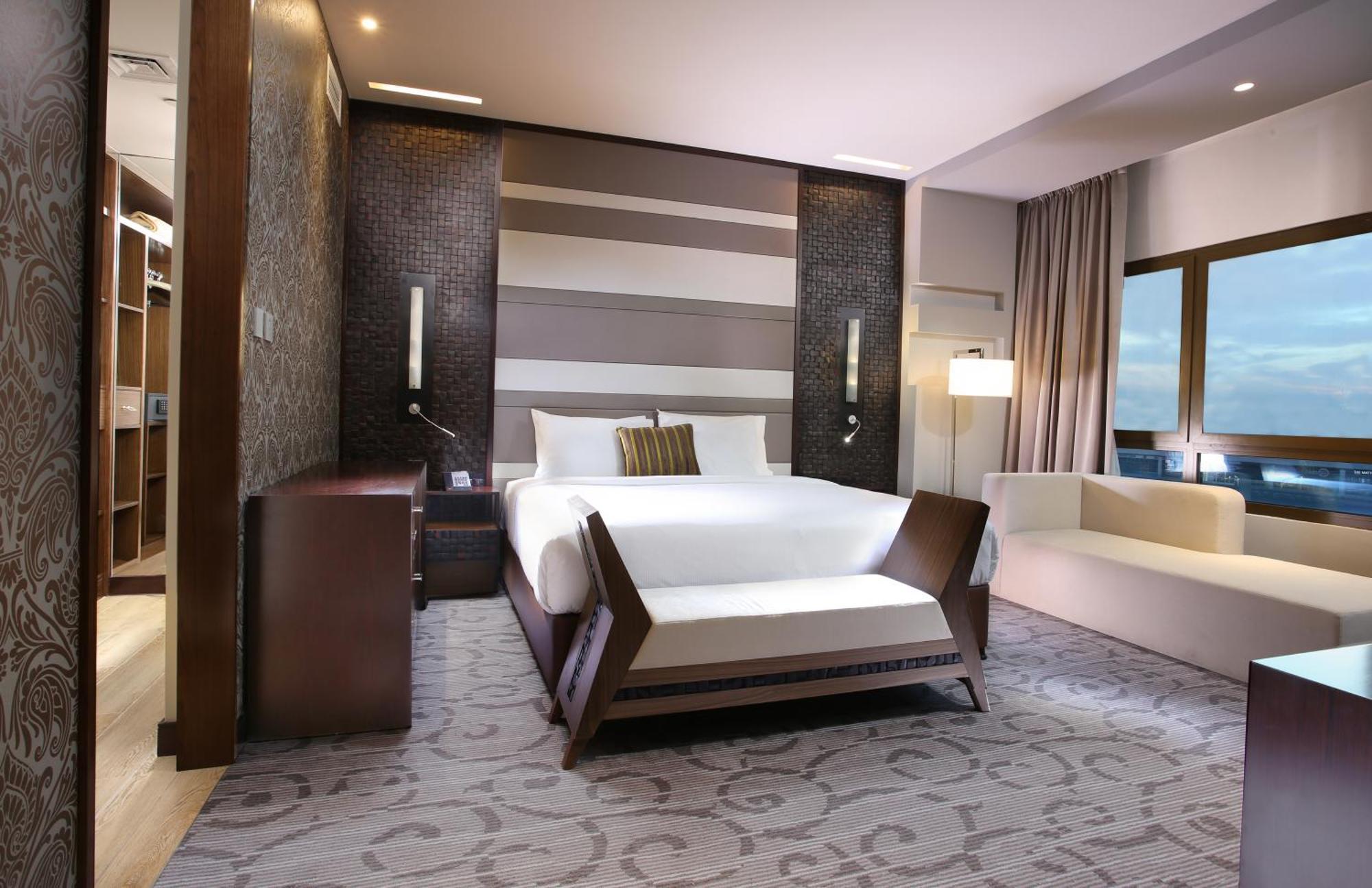 Deluxe Suite Complimentary Shuttle Bus to Beach & Mall of the Emirates