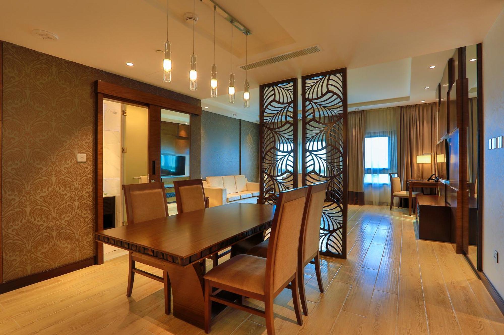 Deluxe Suite Complimentary Shuttle Bus to Beach & Mall of the Emirates