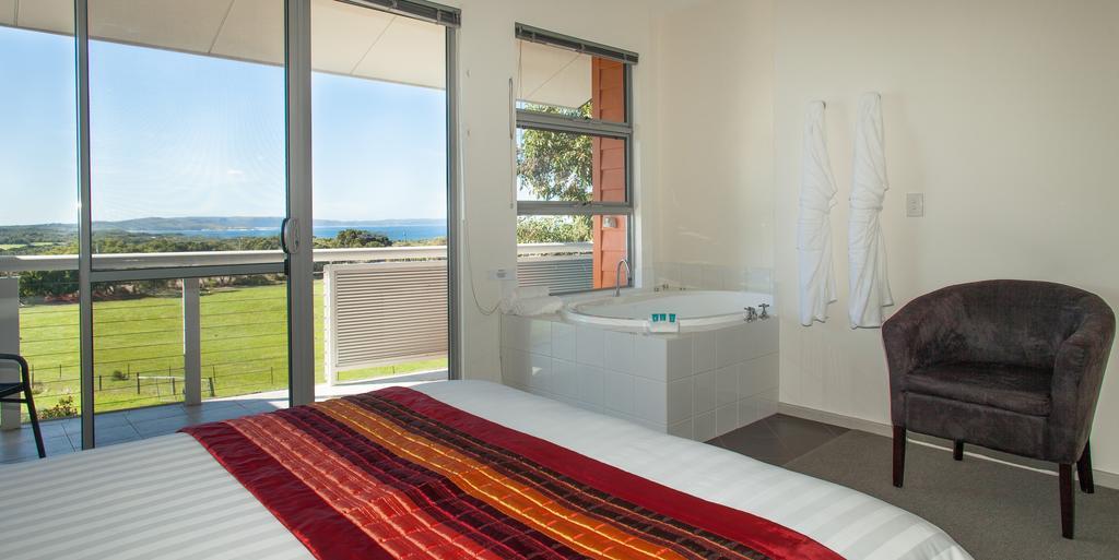 Deluxe Three-Bedroom Apartment with Spa Bath