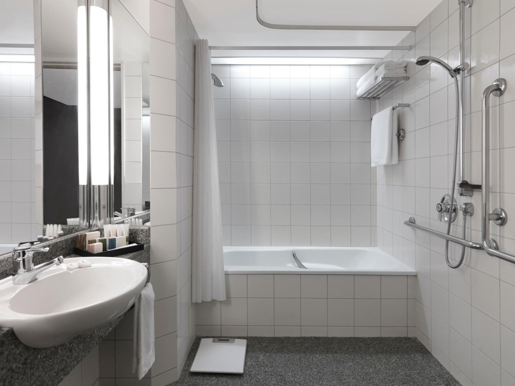 Standard King Room with City View - High Floor