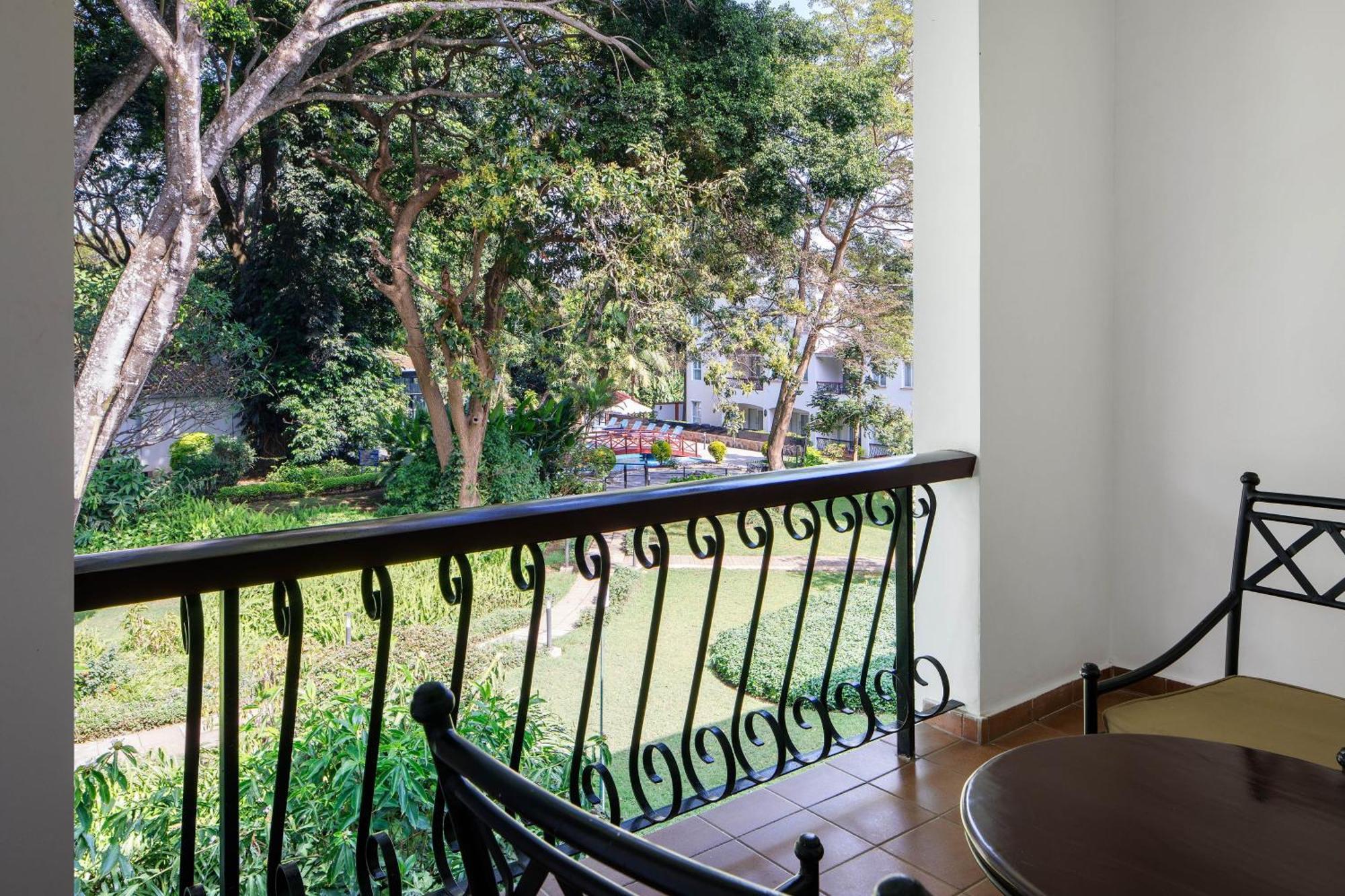 Premium Deluxe King Room Balcony Garden View