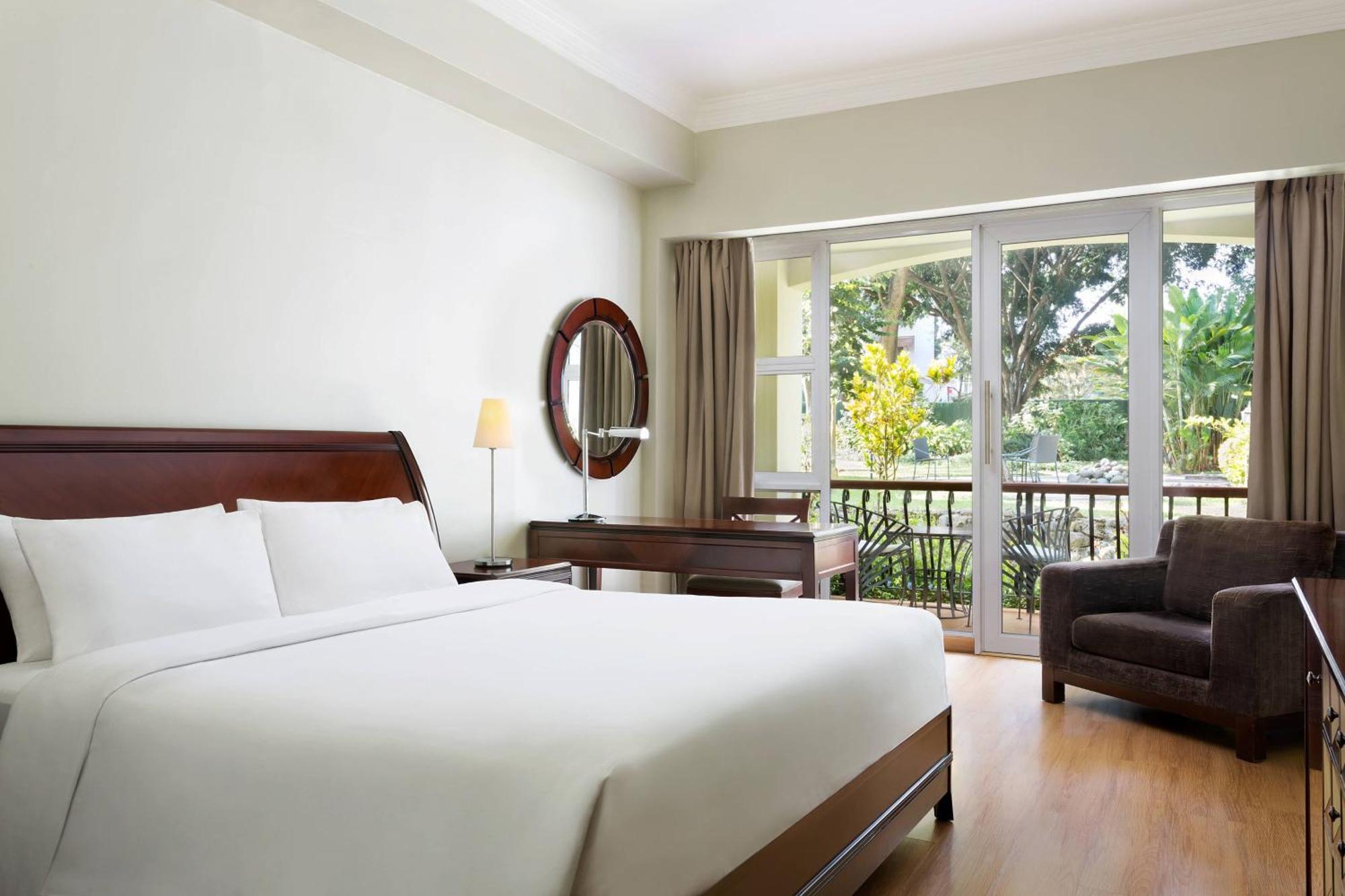 Premium Deluxe King Room Balcony Garden View