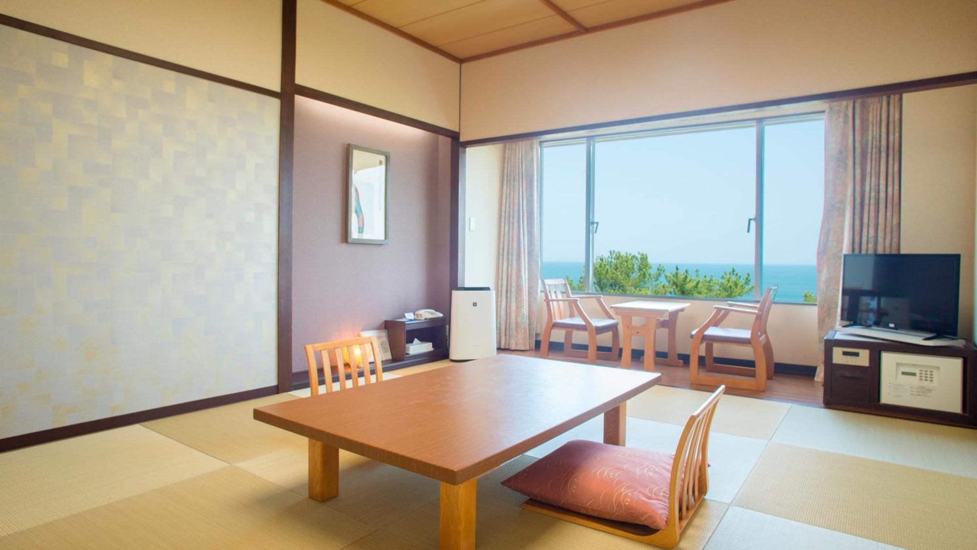 Standard Room with Four Futon Beds and Park View