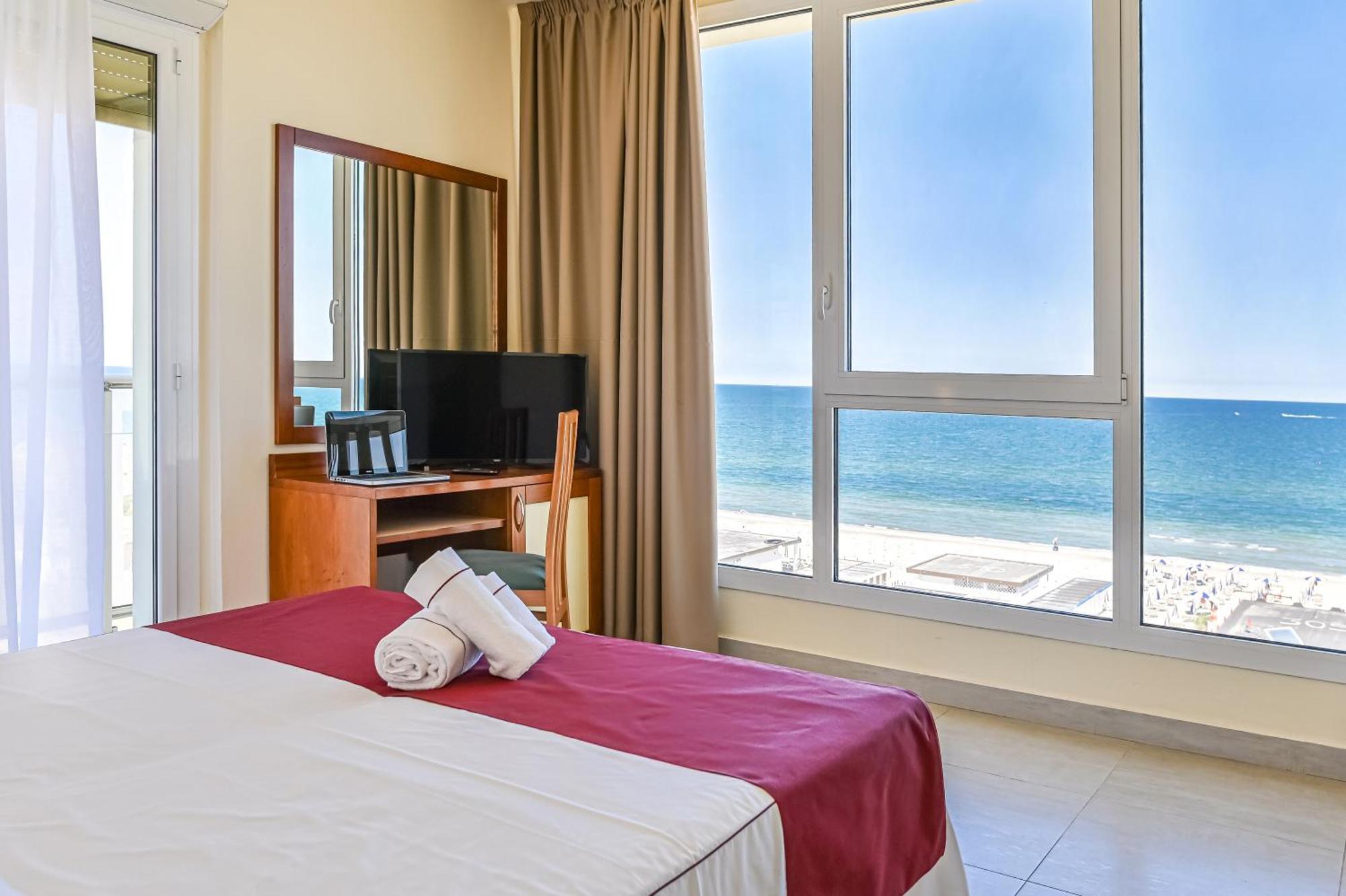 Double or Twin Room Sea View