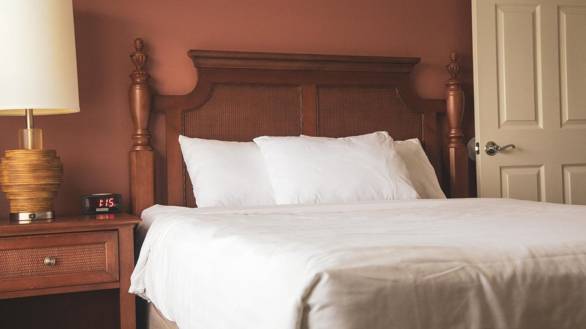Villa de 2 dormitorios con 1 cama extragrande y 1 cama grande
