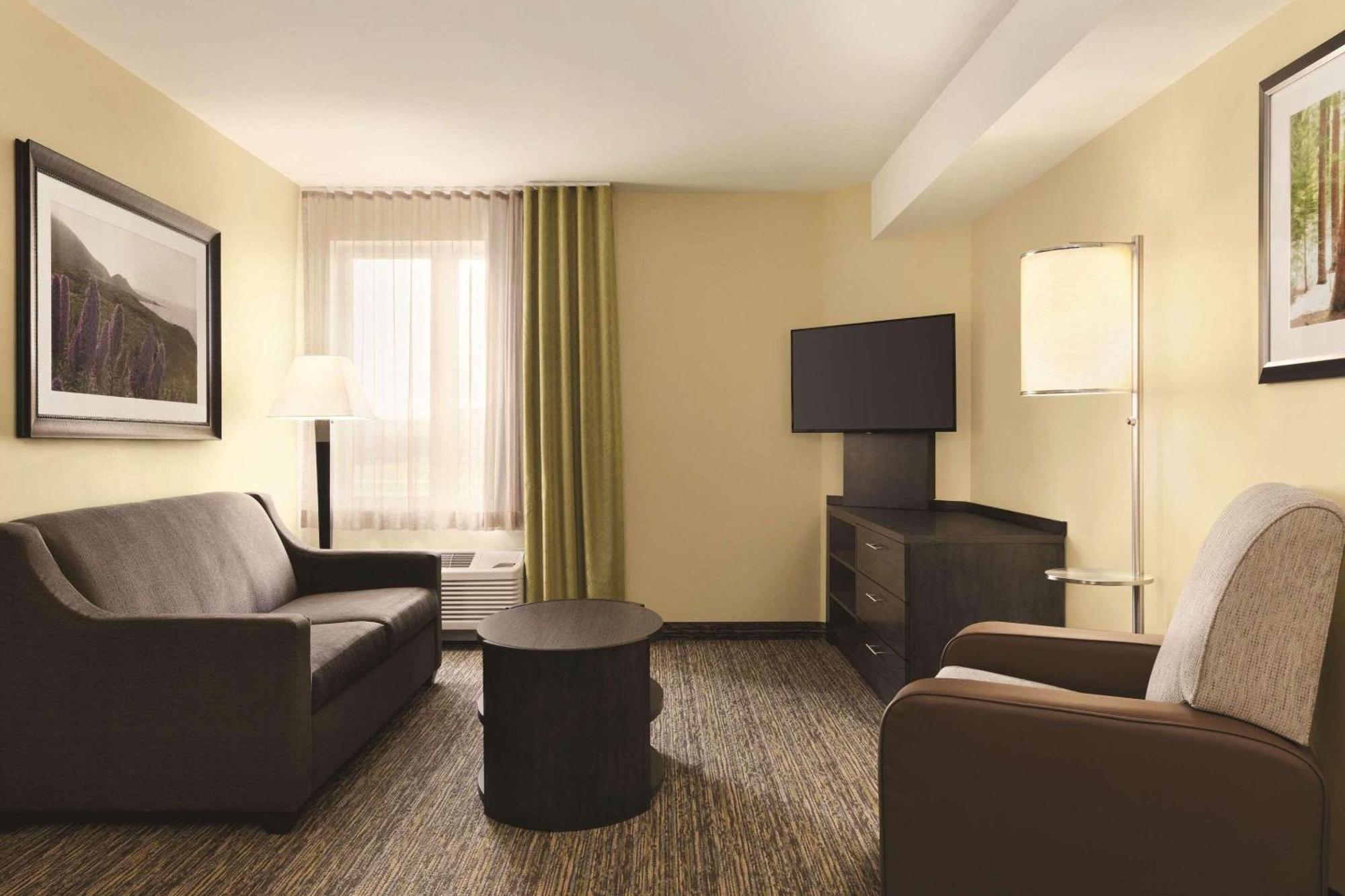 One-Bedroom King Suite Non-Smoking