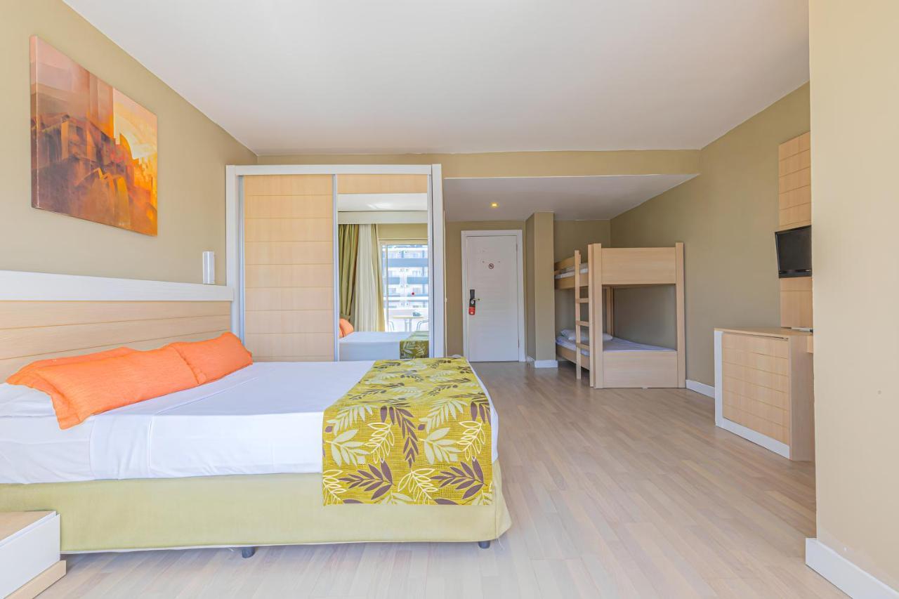Vierbettzimmer mit Bad