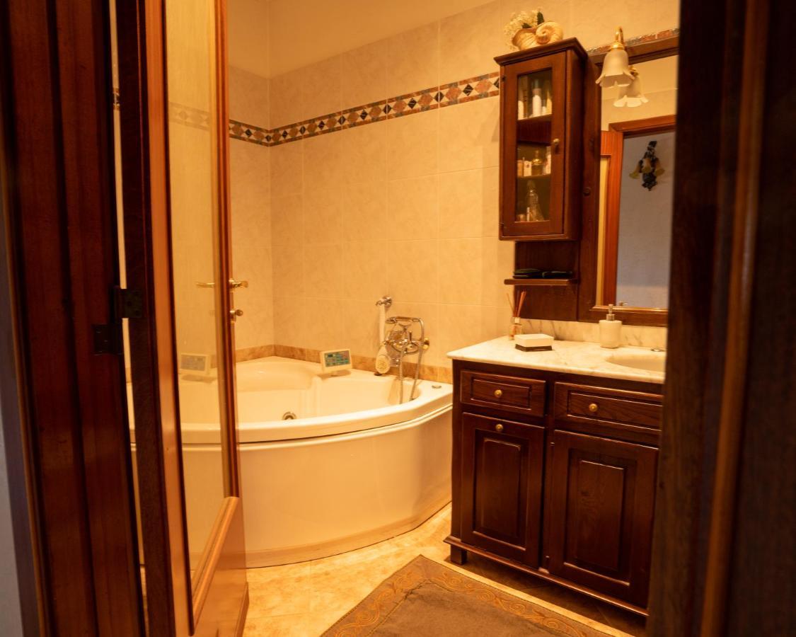 Camera Matrimoniale con Bagno Privato