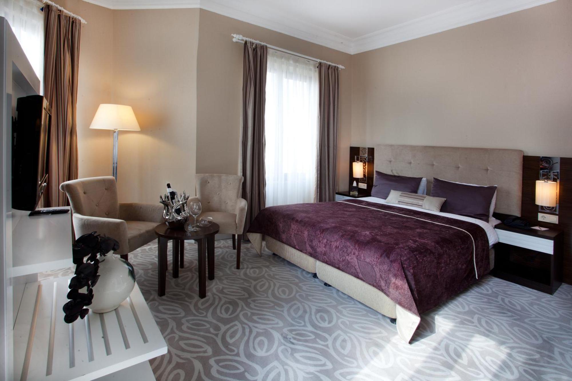 Deluxe Family Room