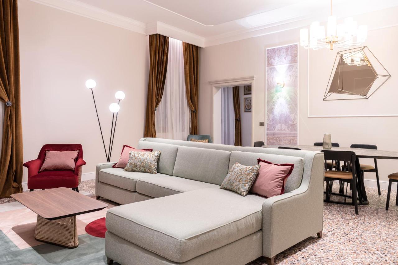 Three-Bedroom Apartment terrace,1480479833:JPEG