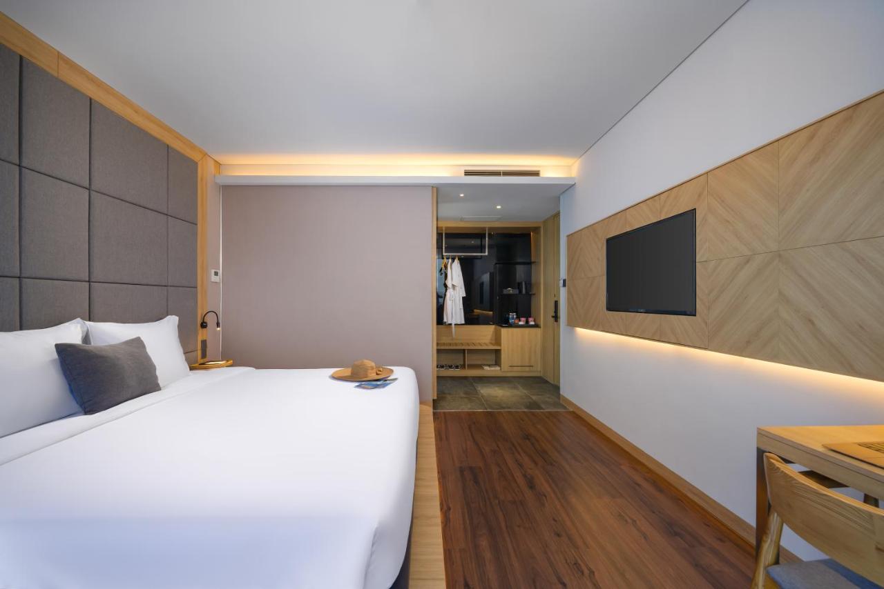 Premier Double Room with Bathtub and City View