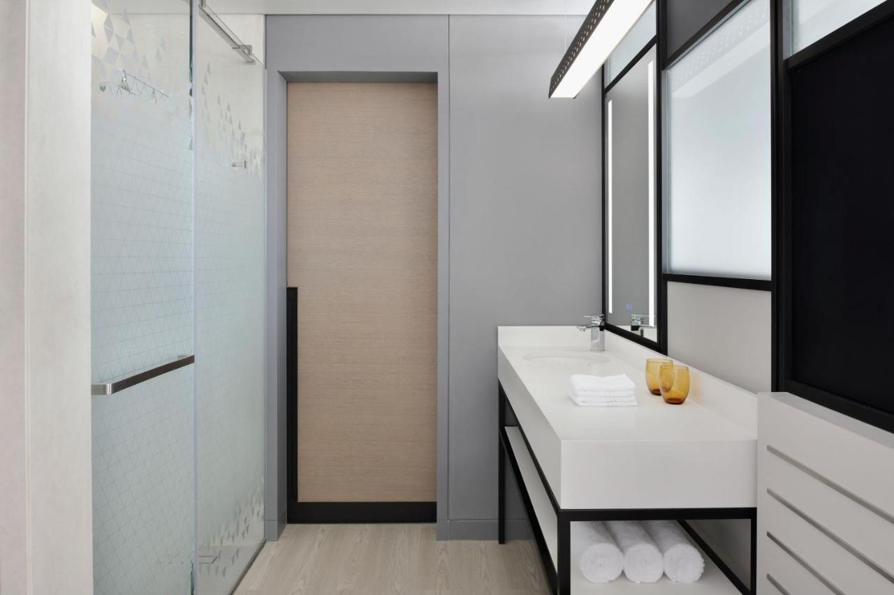 Savvy room, Guest room, 1 King,  City view, High floor, Free Shuttle Buss to OCEC & Mall of Oman