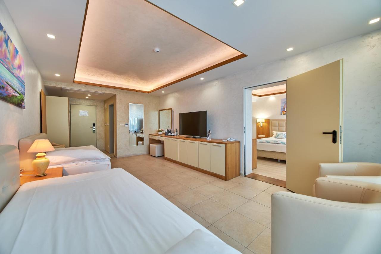 One-Bedroom Suite with Balcony and Side Sea View