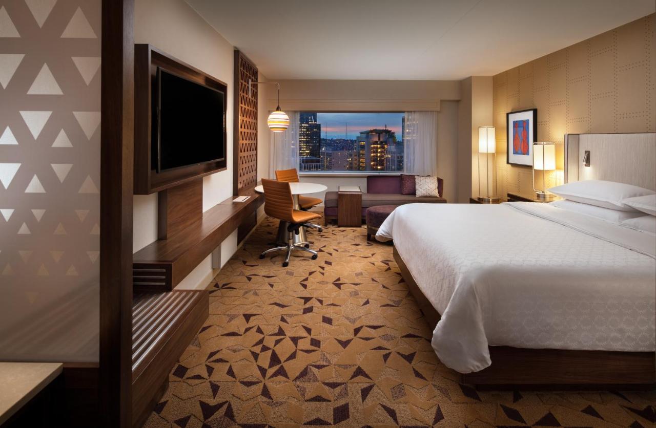 Premium, Club lounge access, Guest room, 1 King, High floor