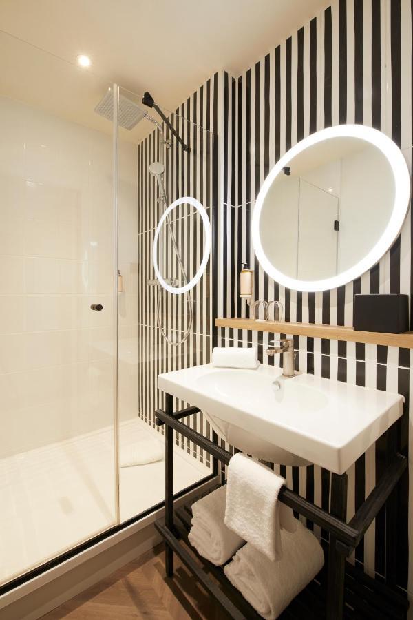 Single Capsule Room