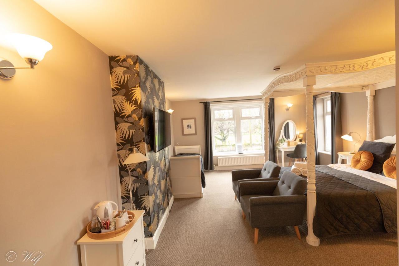 Family Room (2 Adults + 2 Children)