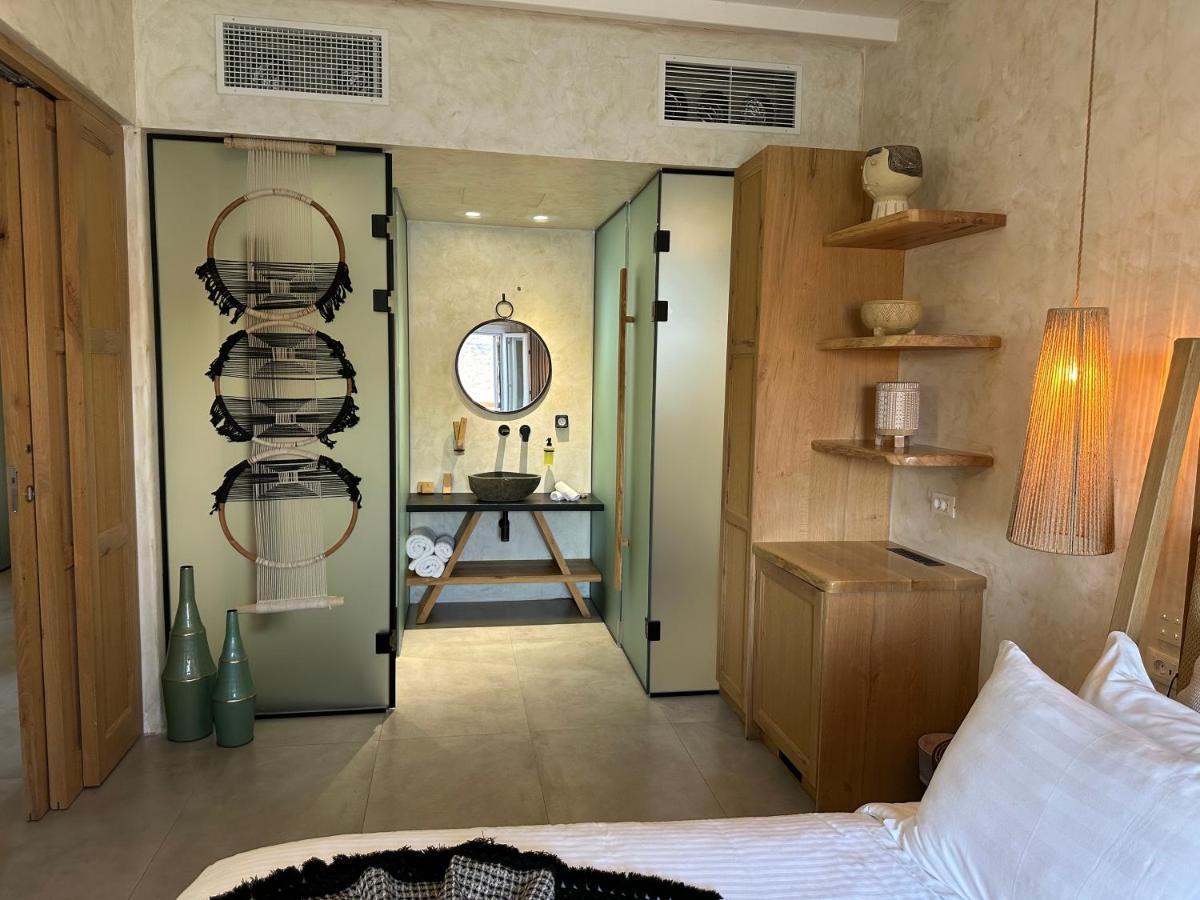 Signature Myconian Suite mit Whirlpool im Freien und Meerblick