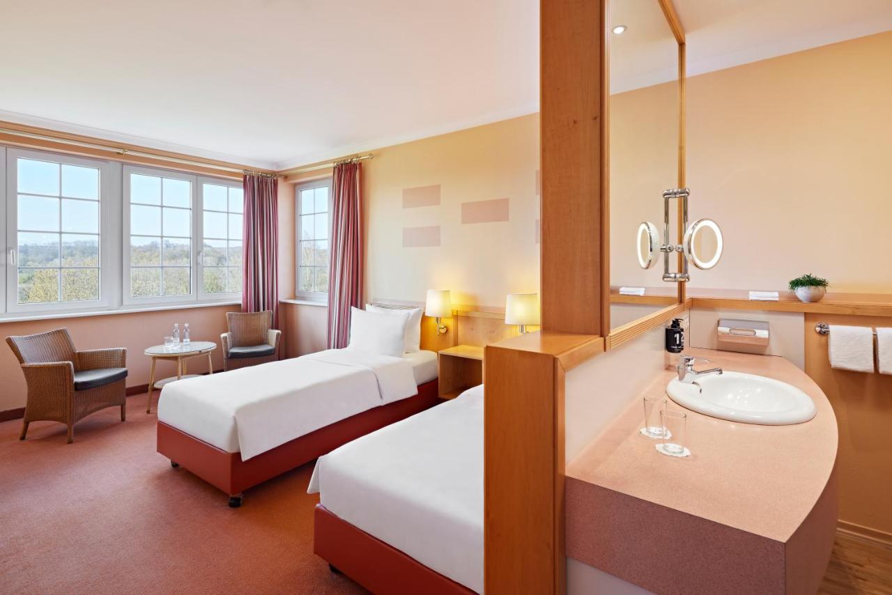 Zweibettzimmer mit Bad