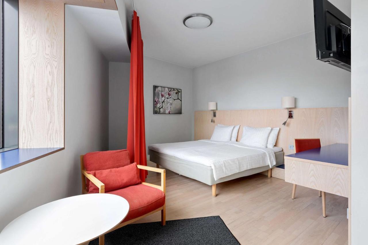 Familienzimmer mit einem Kingsize-Bett und einem Schlafsofa