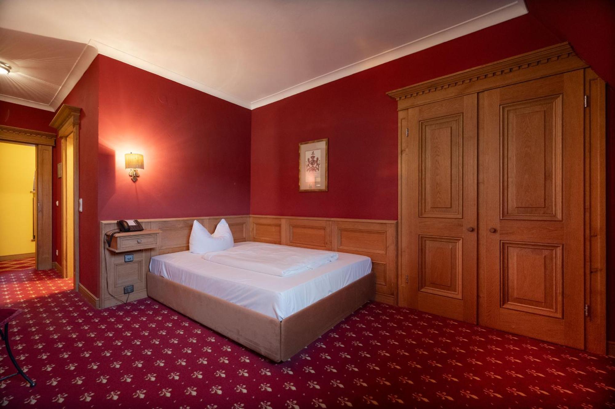 Single Room,1588126401:JPEG