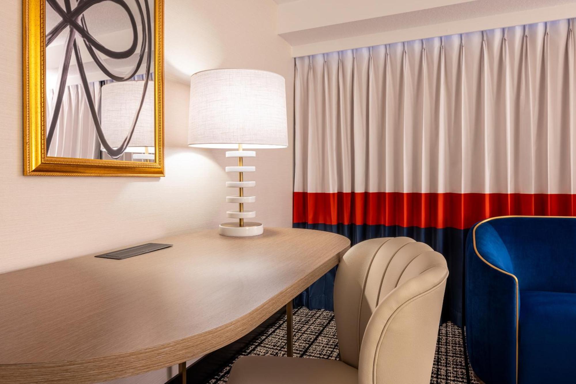 Chambre Versailles 1 Lit King-Size - Vue sur le Strip