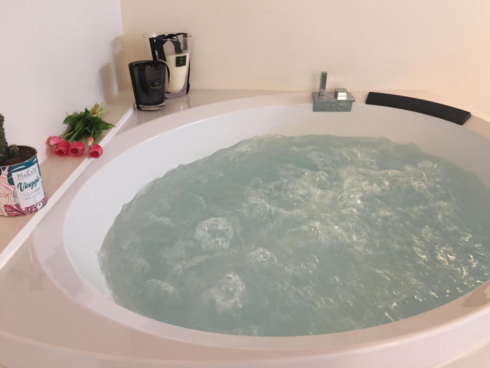 Chambre Double avec Baignoire Spa