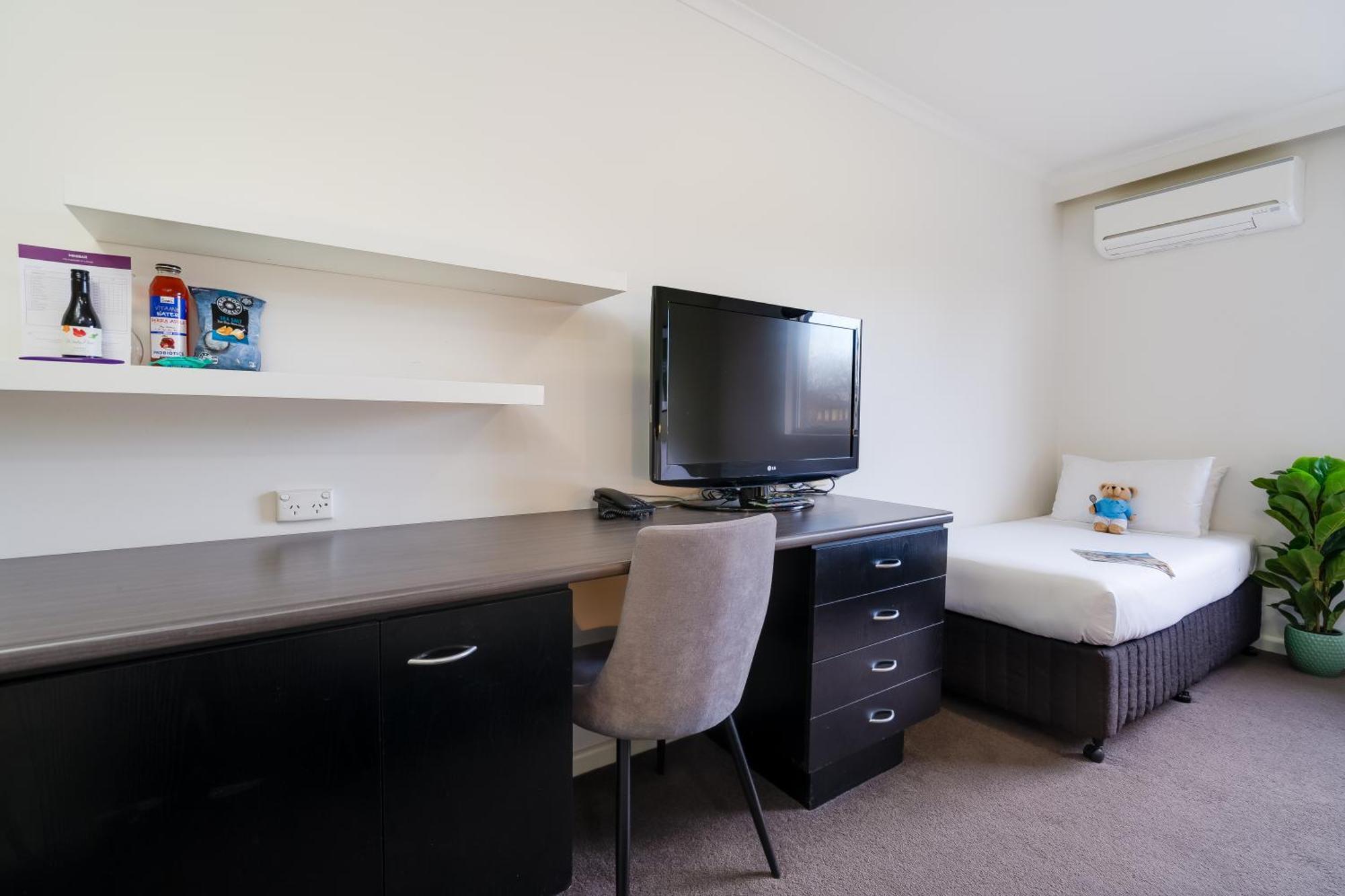Superior Room with Queen and Twin Beds