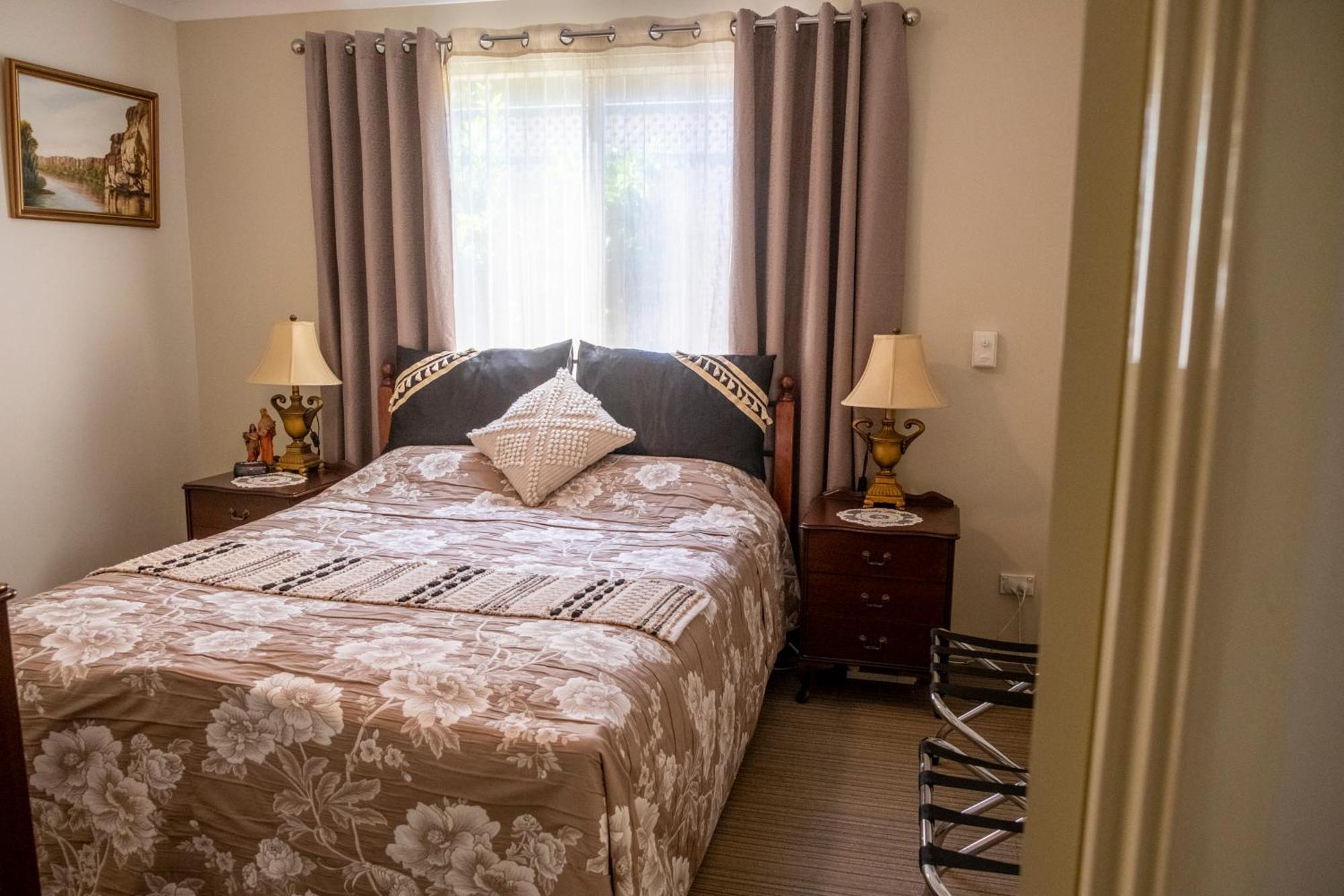 Deluxe Queen Suite