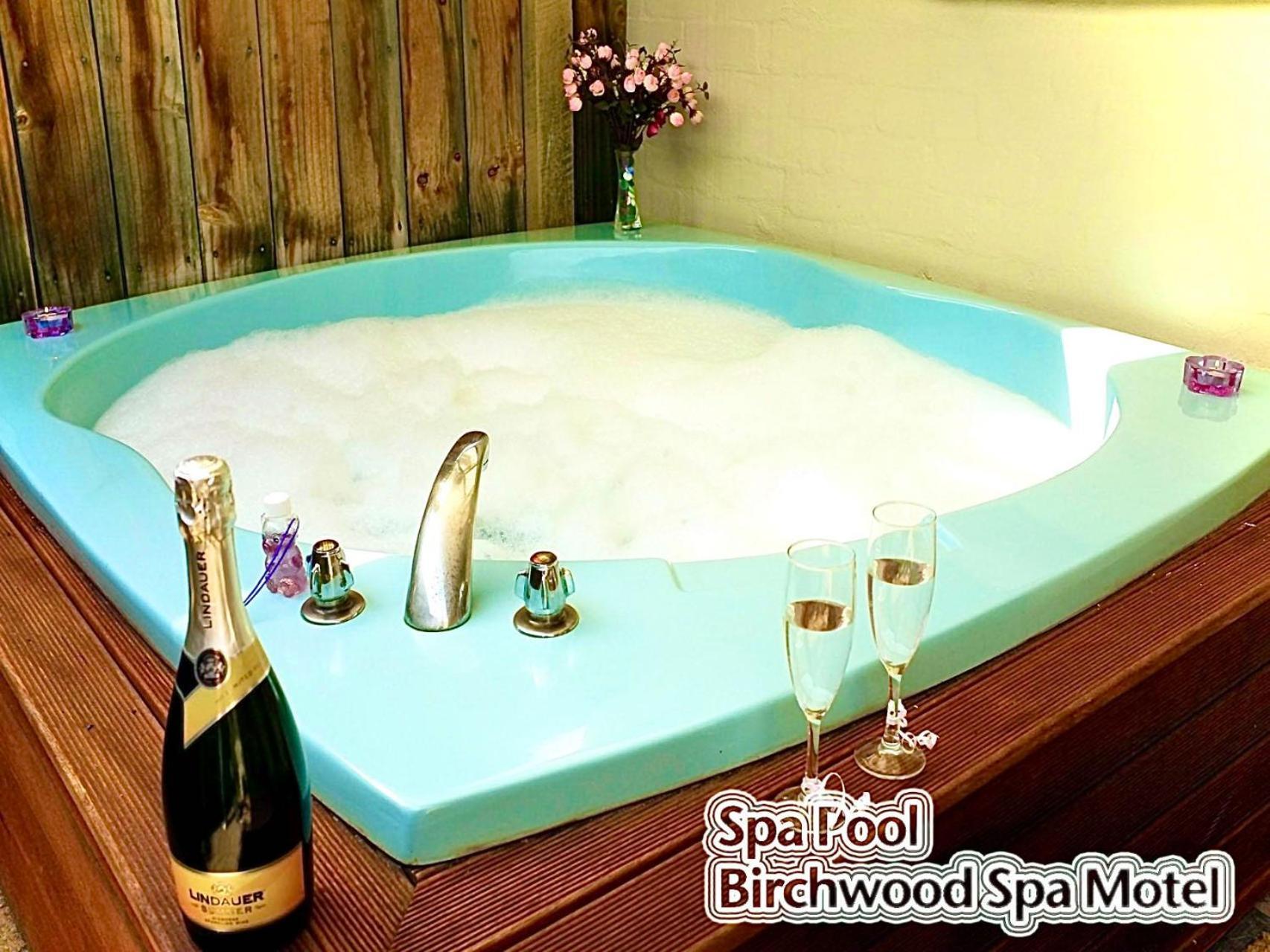 One-Bedroom Apartment Hot Tub