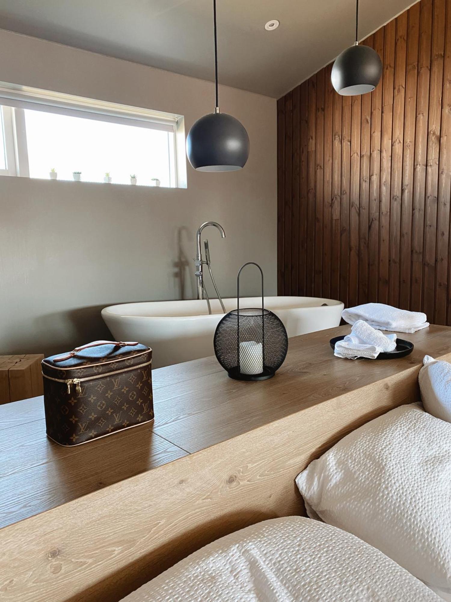 Deluxe Suite Hot Tub