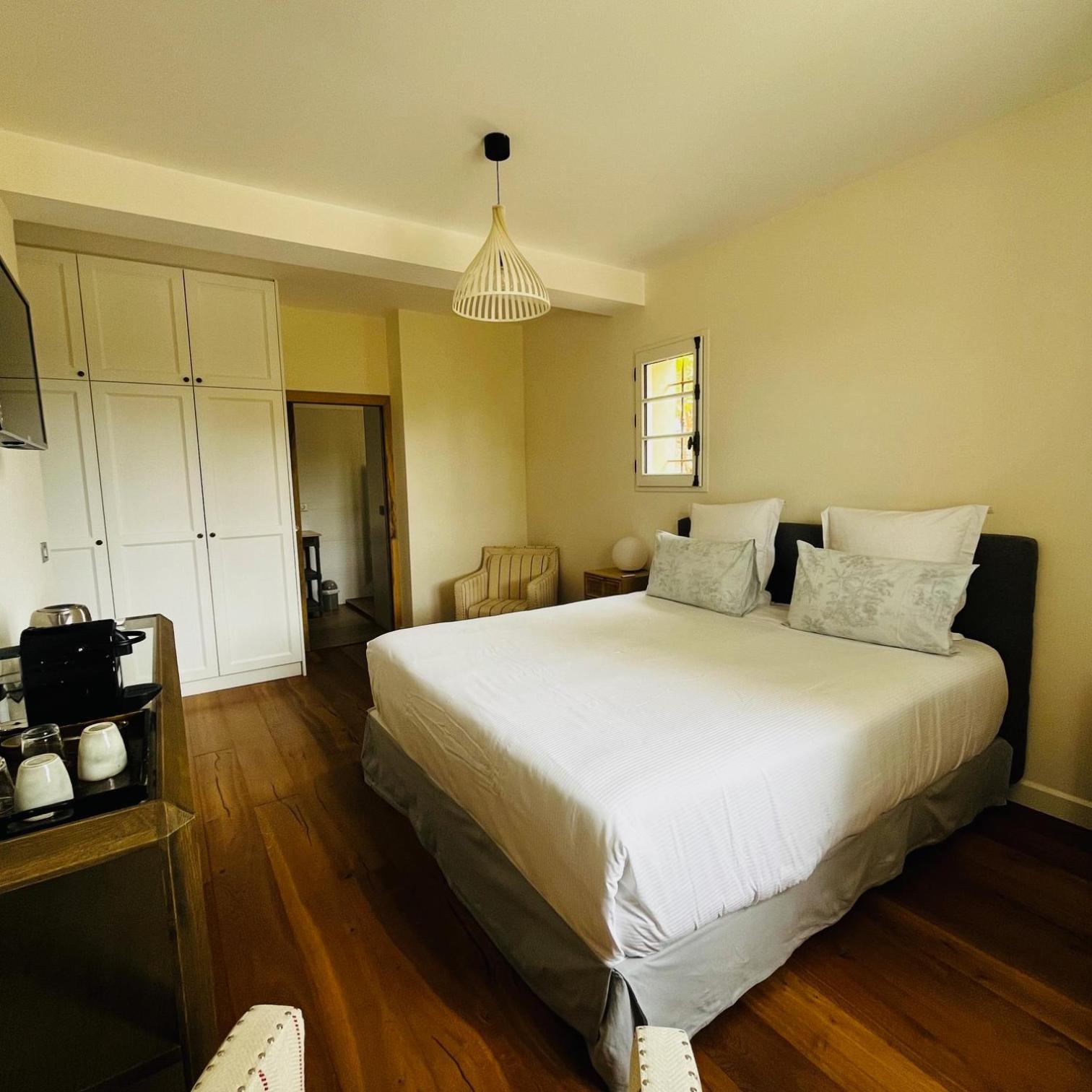 Deluxe Room,1506216280:JPEG
