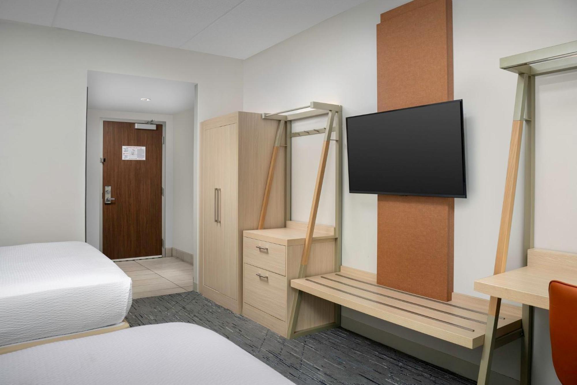 Standard Queen Room Two Queen Beds Communications Accessible