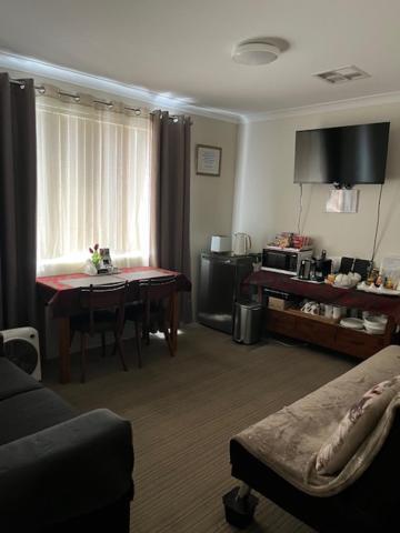 Deluxe Queen Suite