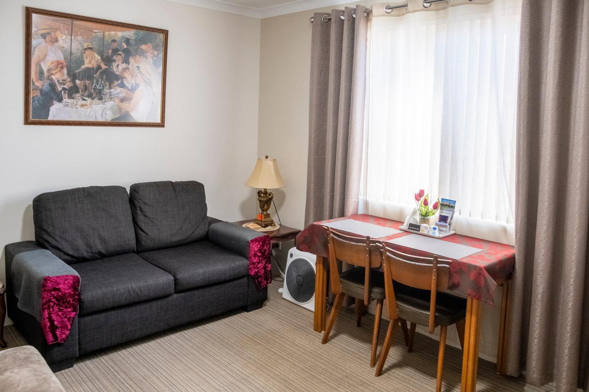 Deluxe Queen Suite