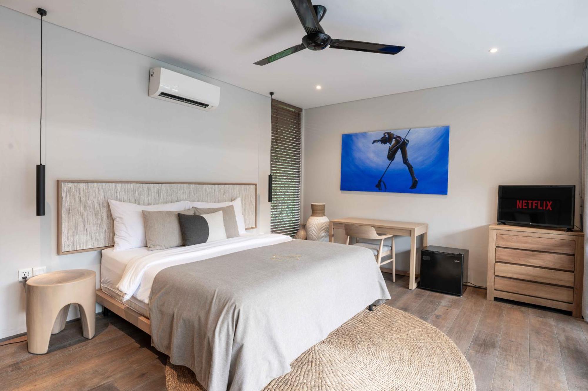 Deluxe Suite with Pool View