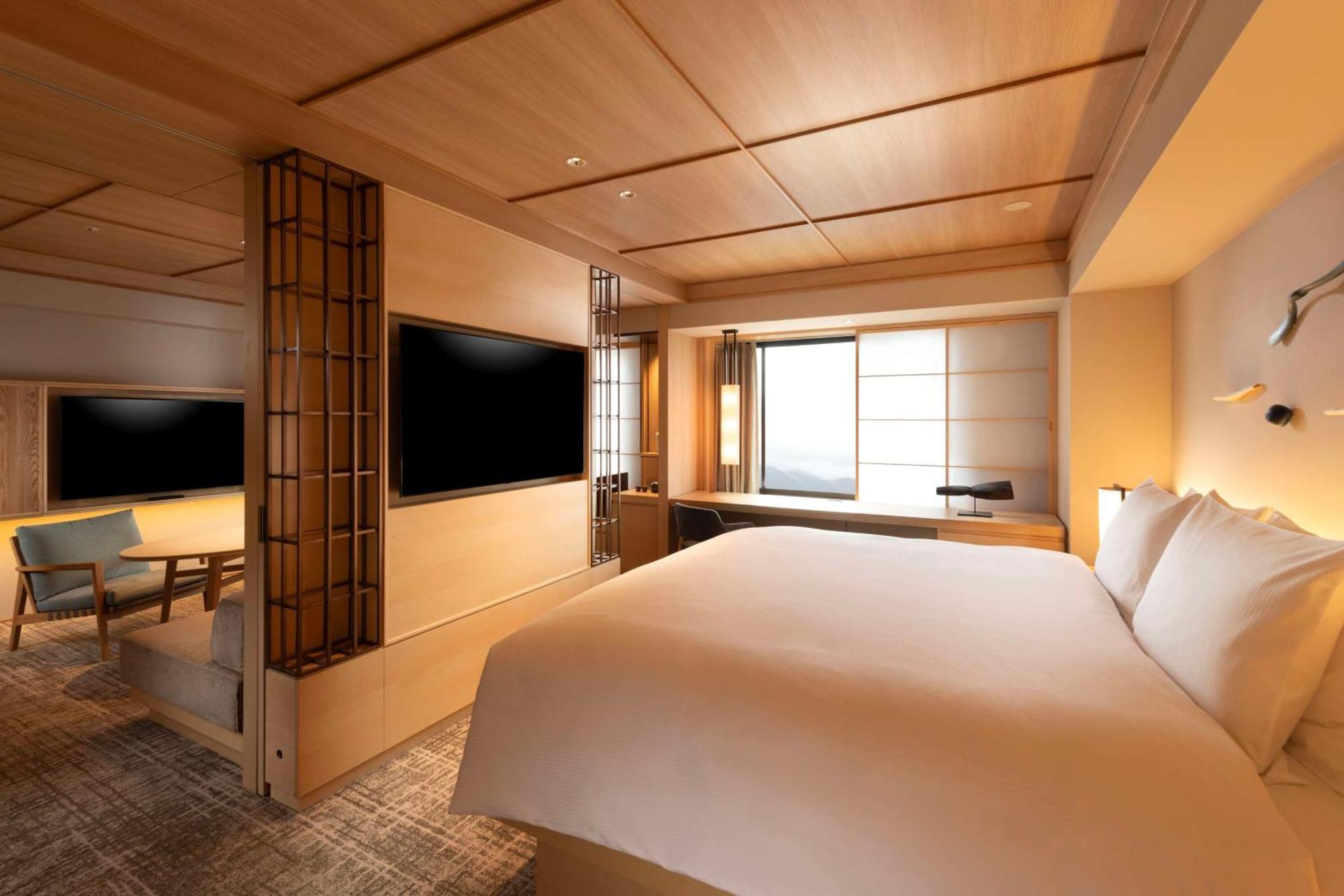 Deluxe King Suite
