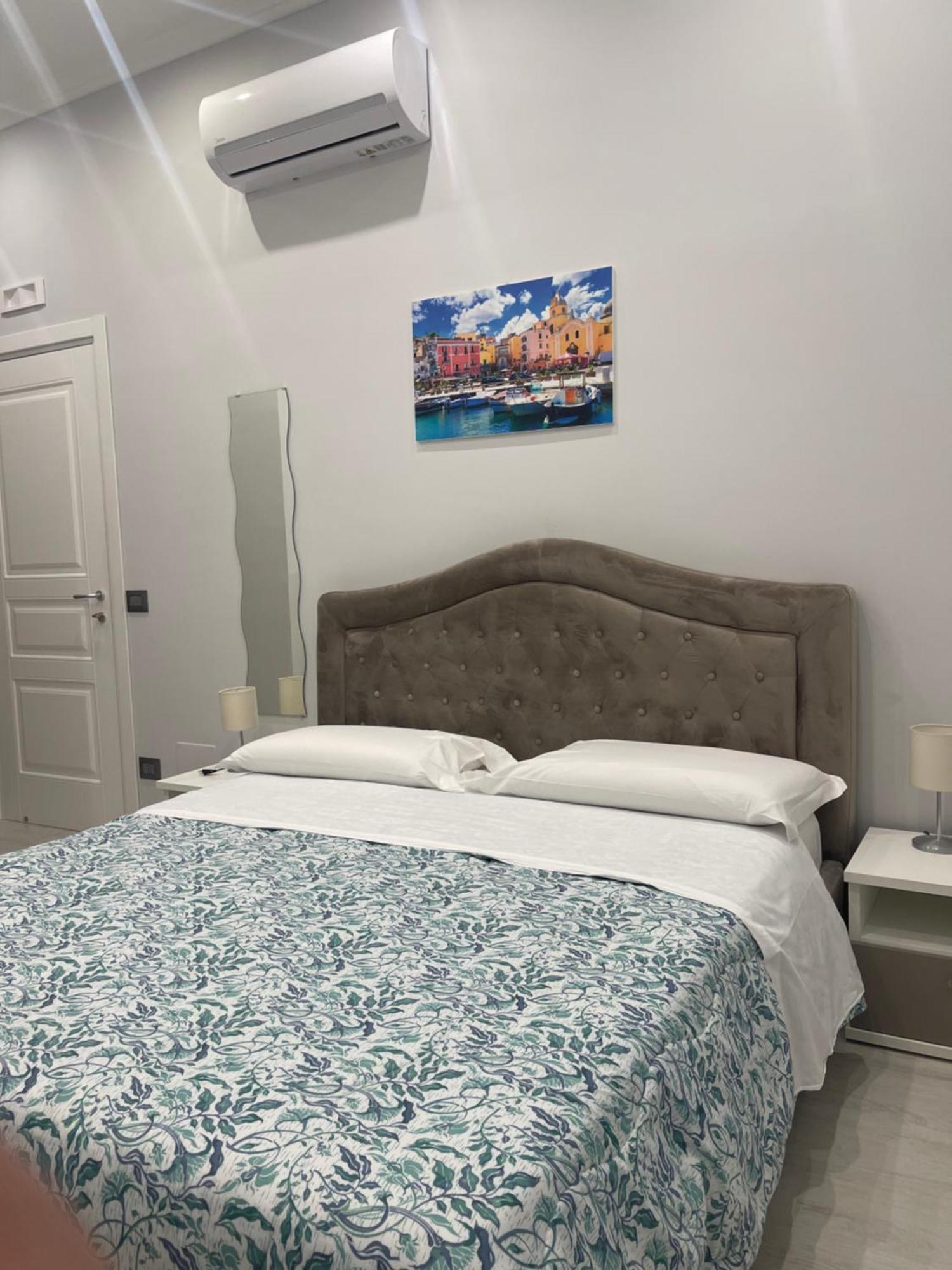 Deluxe Room,1565937223:JPEG