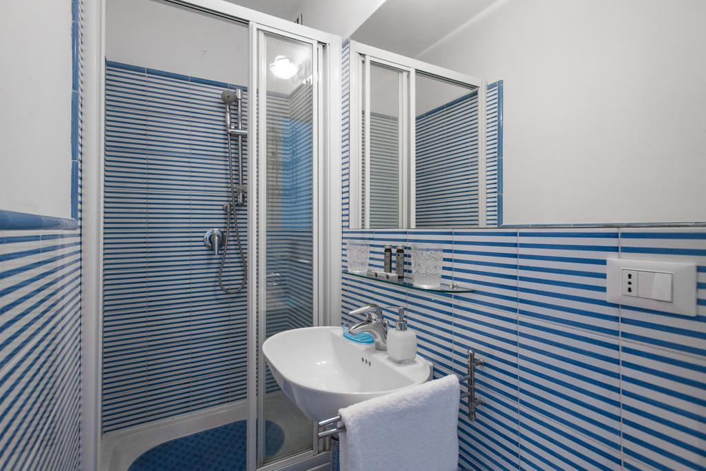 Camera Matrimoniale/Doppia con Letti Singoli con Bagno Privato Esterno