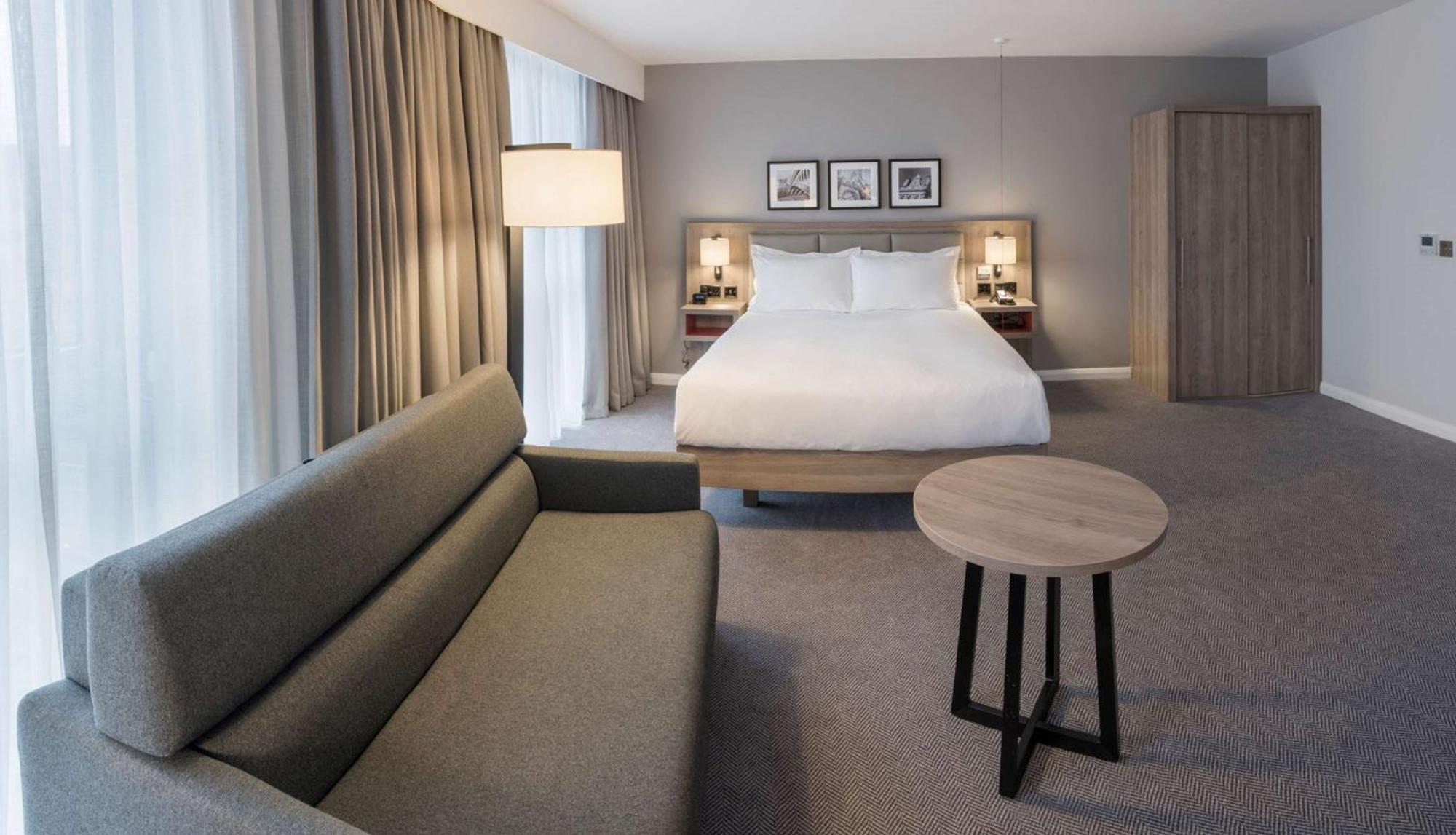 Chambre Lit King-Size - Accessible aux Personnes à Mobilité Réduite