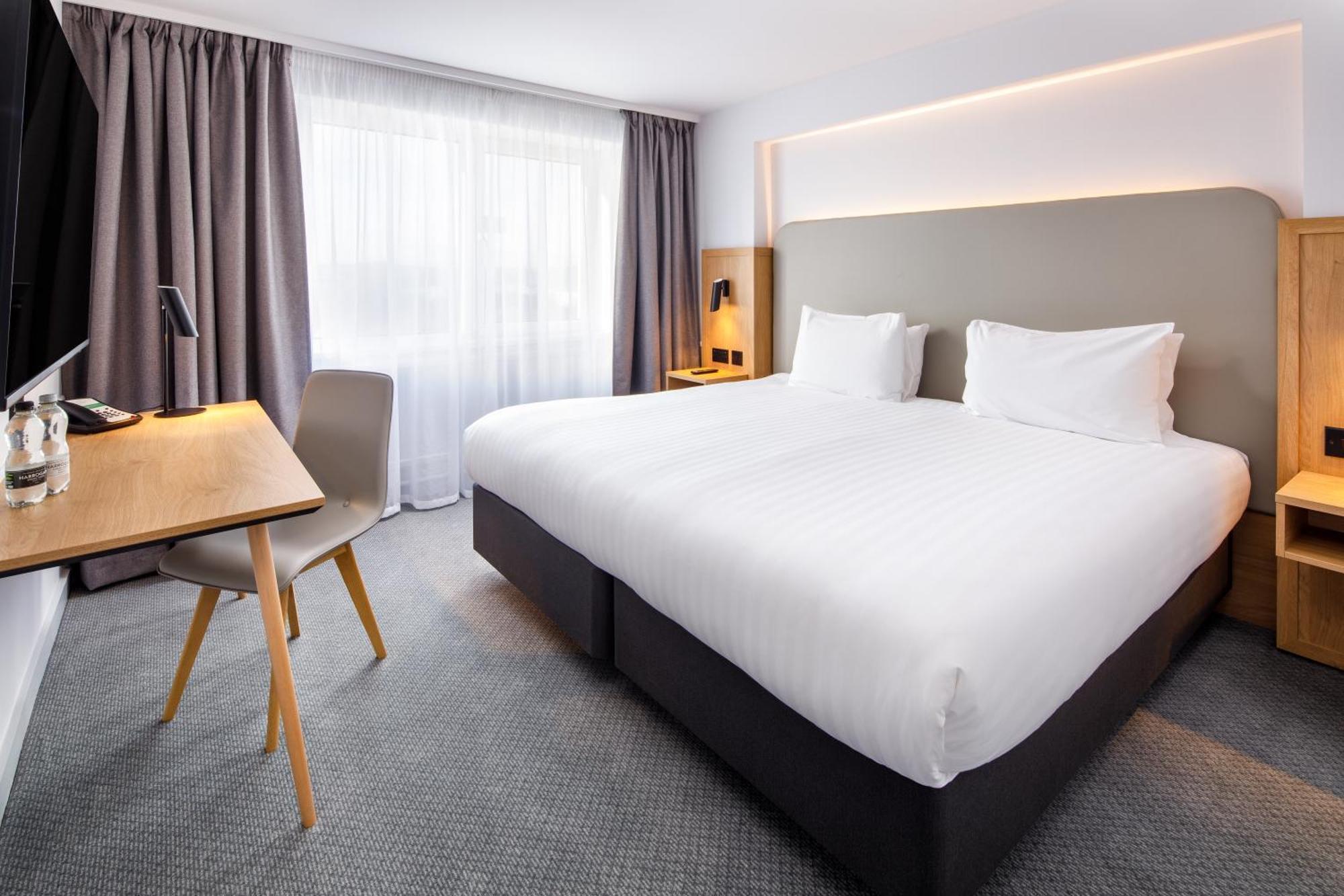 Standard Zimmer mit Kingsize-Bett