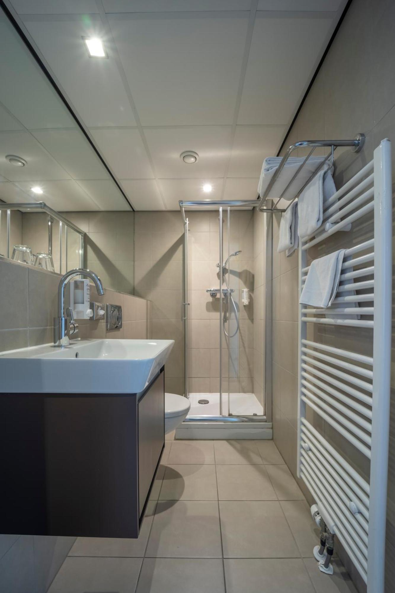 Comfort Double Room Shower