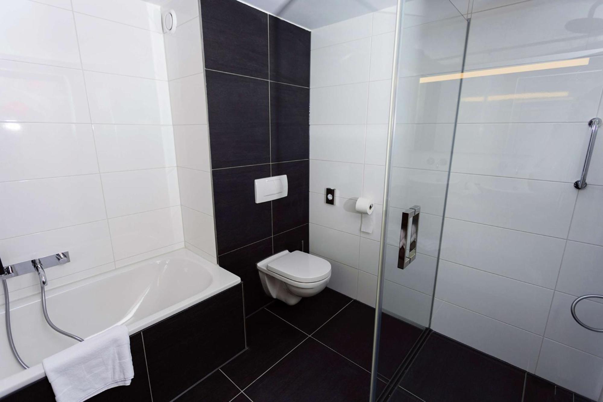 Twin Room,1516443934:JPEG
