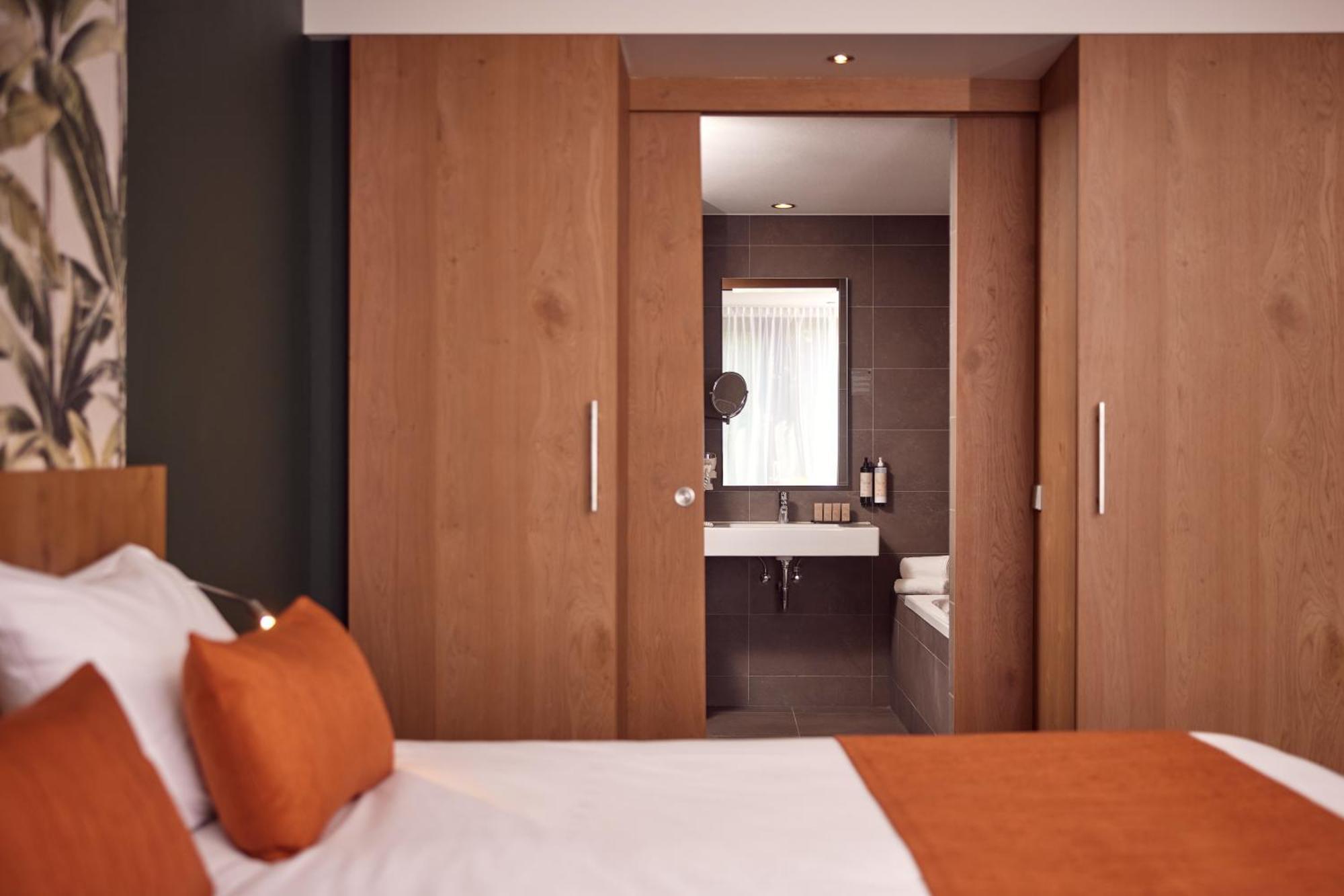 Deluxe Double Room,1516462261:JPEG