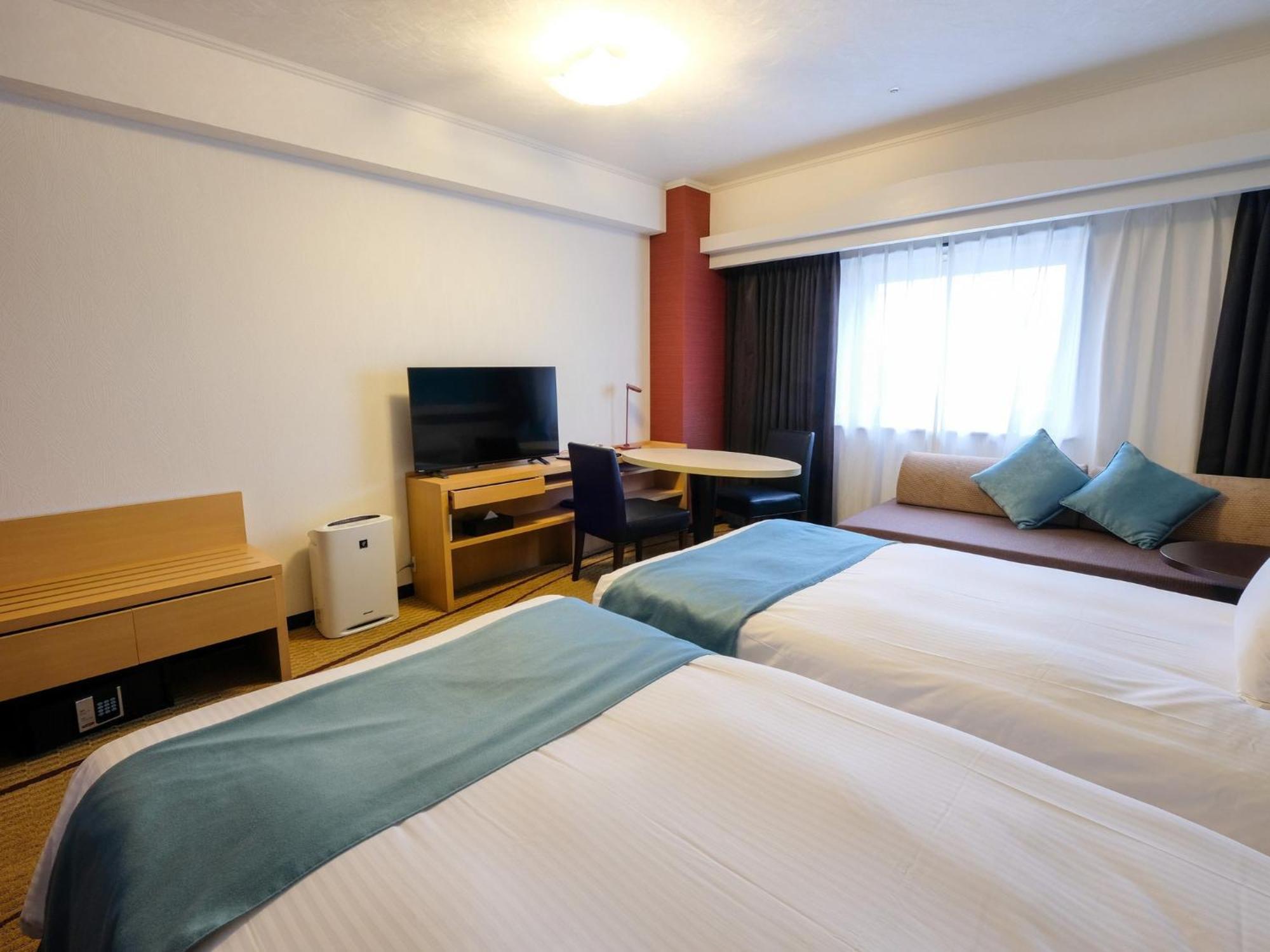 Premiere Twin Room Non-Smoking