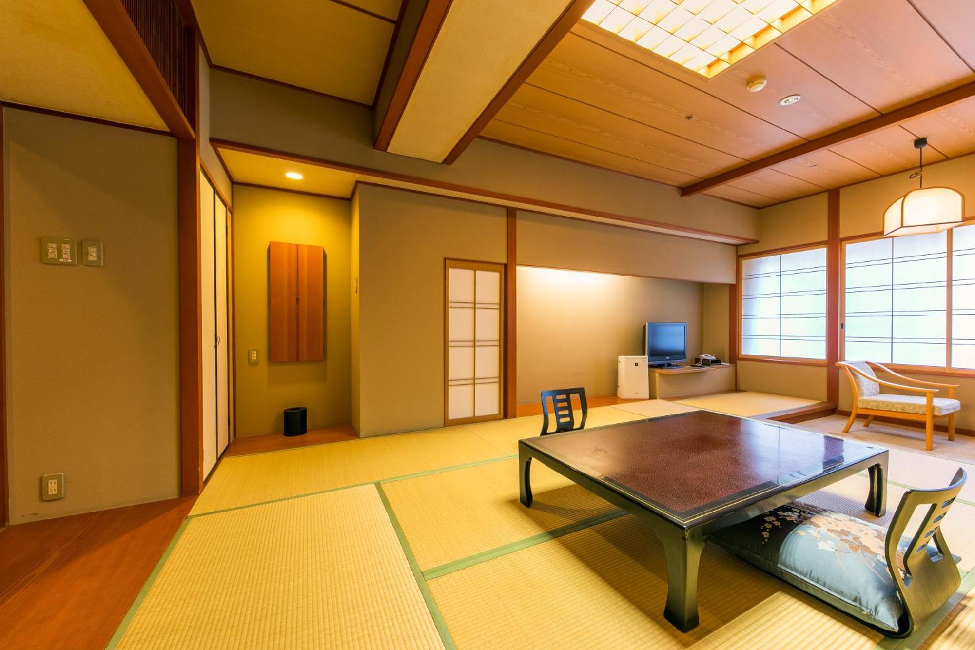 Japanese-Style Room with City View